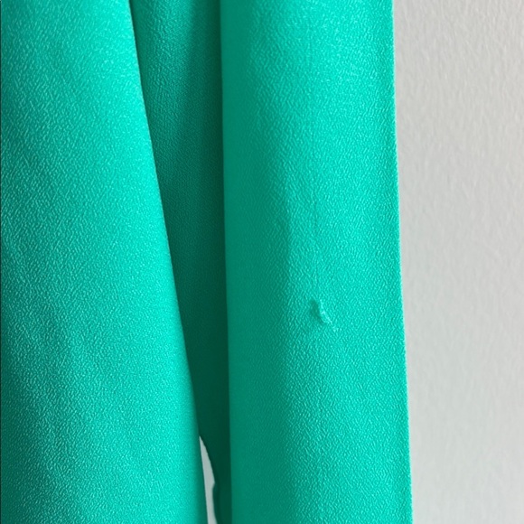 Trendy Emerald Green Relaxed Blouse - Picture 5 of 7
